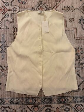Aritzia Wilfred Ivory Ribbed Button-Front Sleeveless Top